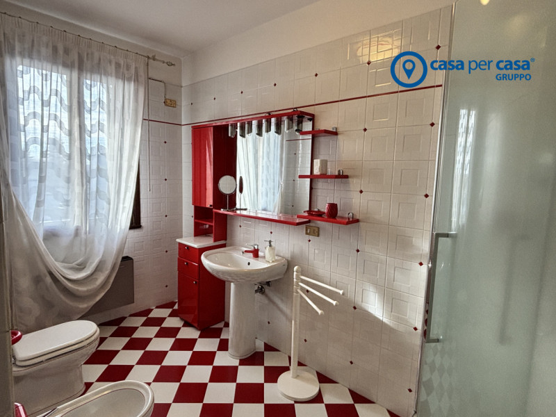 APPROVATO GRUPPO CASA PER CASA: VALUTATO, CONTROLLATO, GESTITO IN ESCLUSIVA!

ZONA
L'immobile si ...