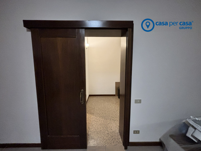 APPROVATO GRUPPO CASA PER CASA: VALUTATO, CONTROLLATO, GESTITO IN ESCLUSIVA!

ZONA
L'immobile si ...