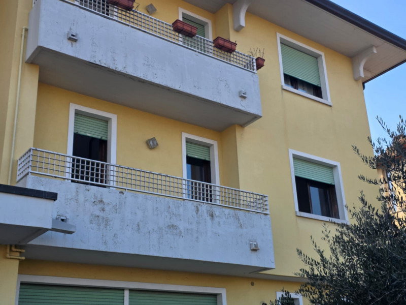 Nel cuore di Trevignano, in un contesto residenziale curato, tranquillo e ben abitato, Fenice Imm...