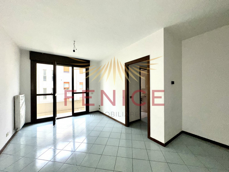 Nel cuore di Trevignano, in un contesto residenziale curato, tranquillo e ben abitato, Fenice Imm...