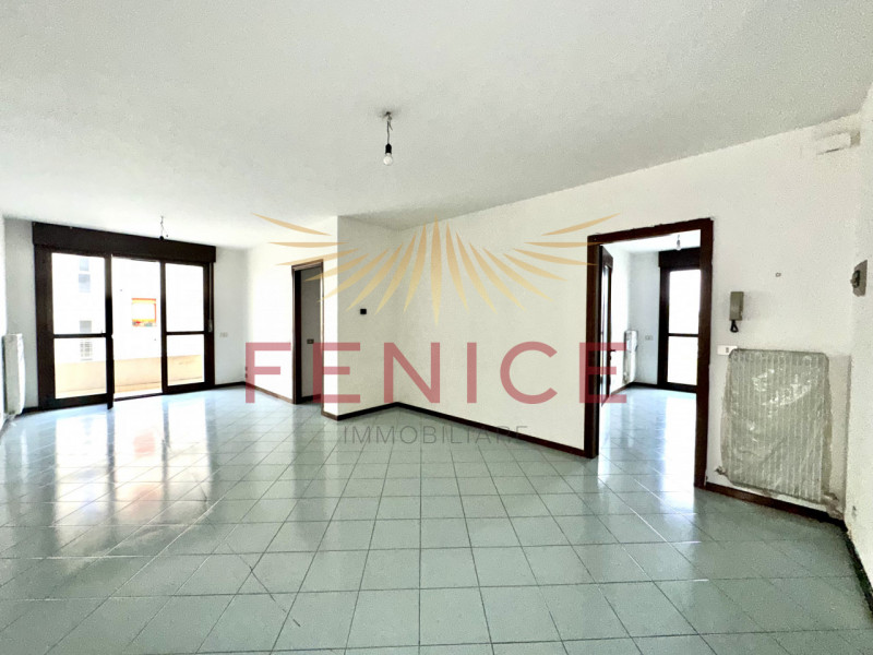 Nel cuore di Trevignano, in un contesto residenziale curato, tranquillo e ben abitato, Fenice Imm...