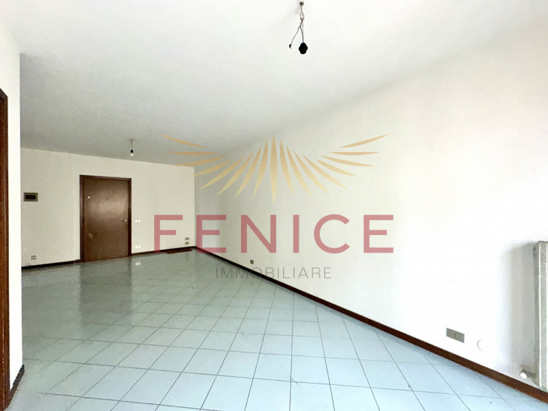 Nel cuore di Trevignano, in un contesto residenziale curato, tranquillo e ben abitato, Fenice Imm...