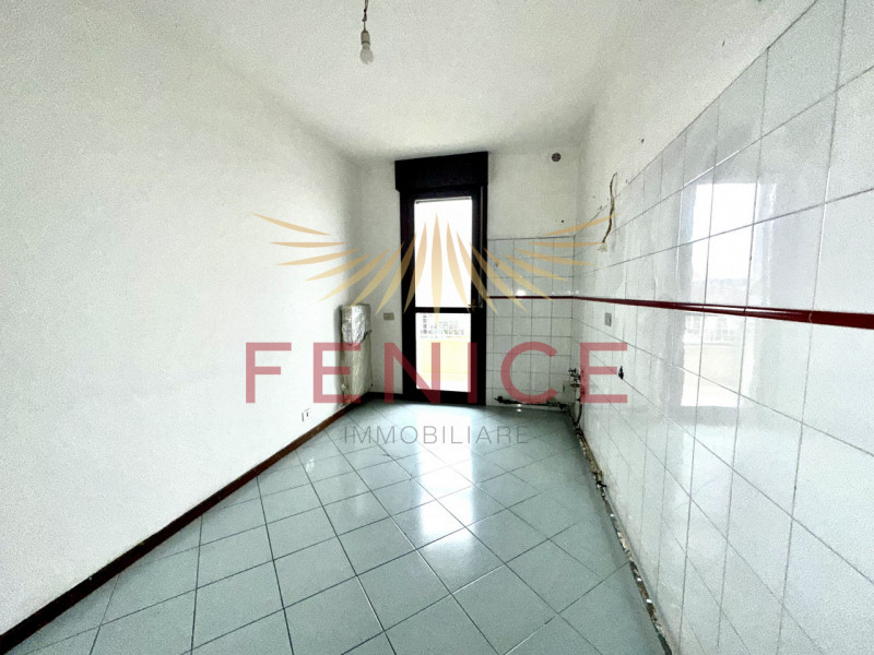 Nel cuore di Trevignano, in un contesto residenziale curato, tranquillo e ben abitato, Fenice Imm...