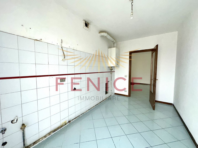 Nel cuore di Trevignano, in un contesto residenziale curato, tranquillo e ben abitato, Fenice Imm...