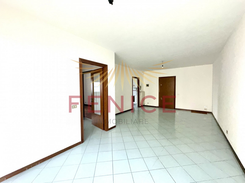 Nel cuore di Trevignano, in un contesto residenziale curato, tranquillo e ben abitato, Fenice Imm...