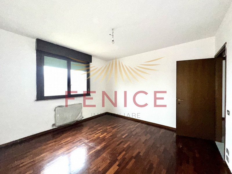 Nel cuore di Trevignano, in un contesto residenziale curato, tranquillo e ben abitato, Fenice Imm...