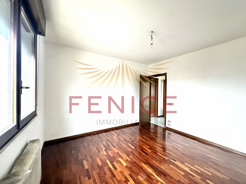 Nel cuore di Trevignano, in un contesto residenziale curato, tranquillo e ben abitato, Fenice Imm...