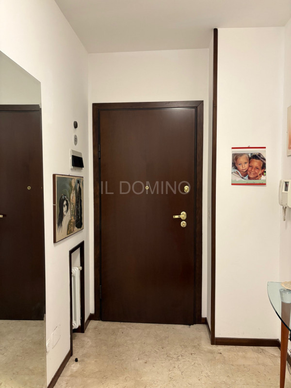 Appartamento libero e disponibile da subito, posto al 5° piano servito da ascensore, di un palazz...