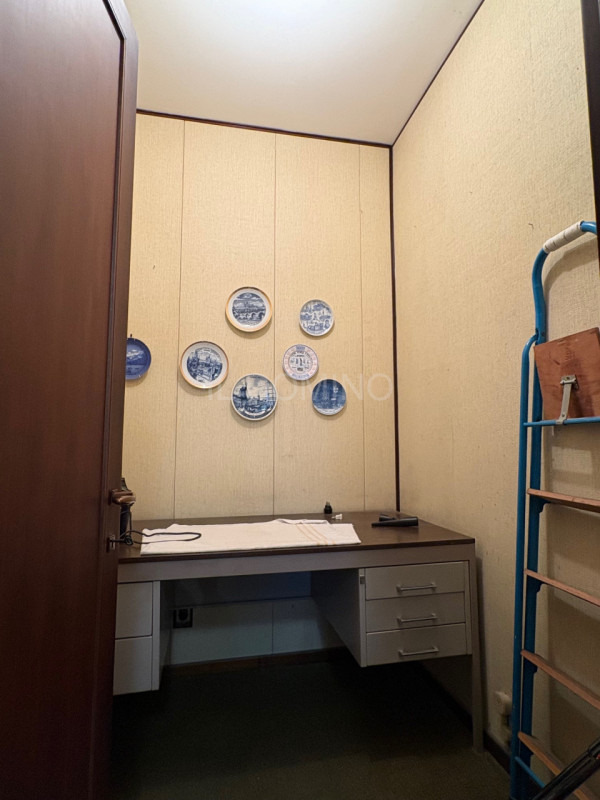 Appartamento libero e disponibile da subito, posto al 5° piano servito da ascensore, di un palazz...