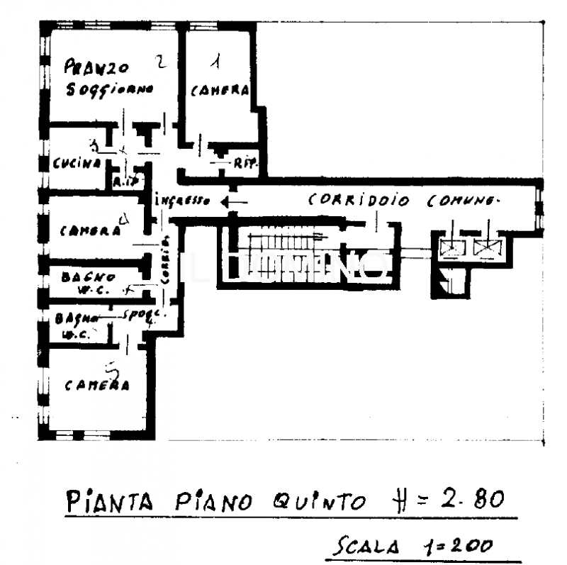 Appartamento libero e disponibile da subito, posto al 5° piano servito da ascensore, di un palazz...