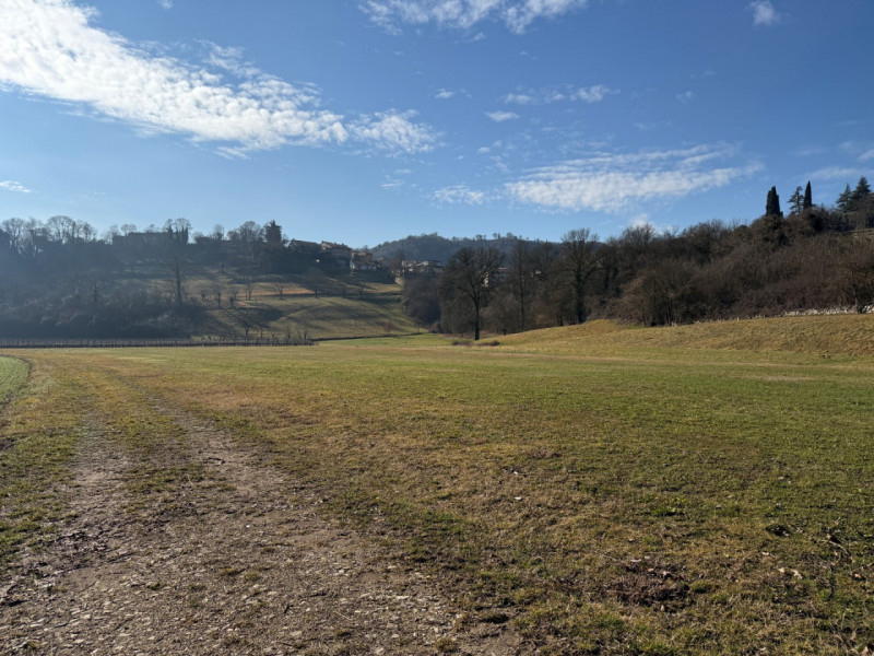 TERRENO AGRICOLO DI CIRCA MQ. 21.000 A SOVIZZO COLLE EX GAMBUGLIANO. EURO 100.000. CODICE 4595. P...