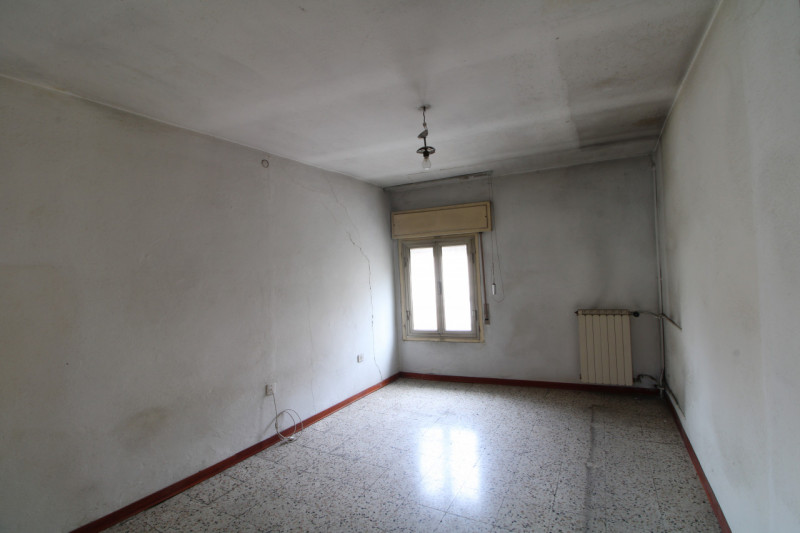 Scopri questo affascinante palazzo situato nel cuore di Este.. Con una superficie totale di 108 m...