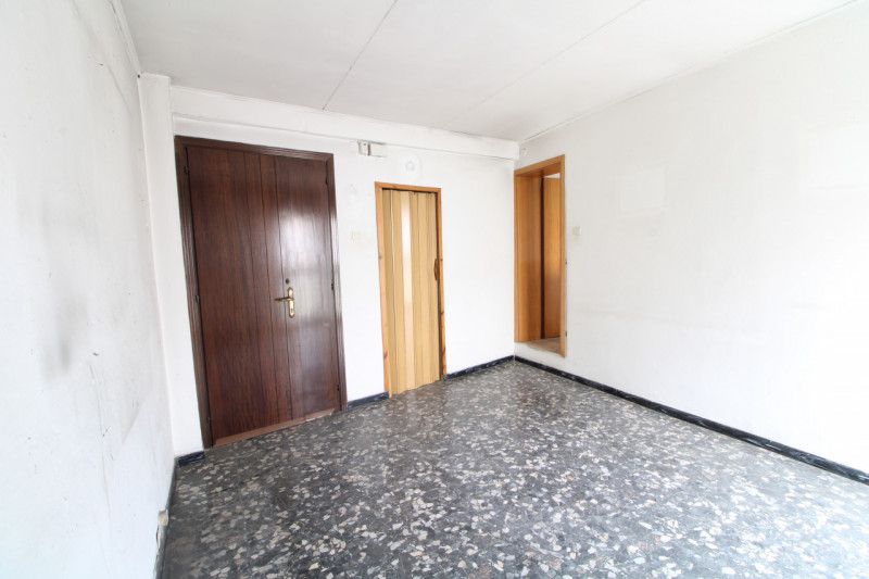 Scopri questo affascinante palazzo situato nel cuore di Este.. Con una superficie totale di 108 m...