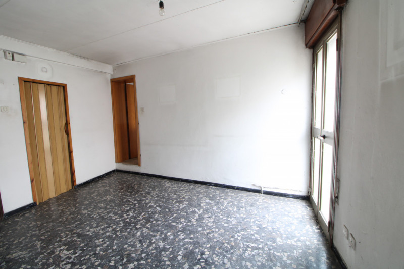 Scopri questo affascinante palazzo situato nel cuore di Este.. Con una superficie totale di 108 m...