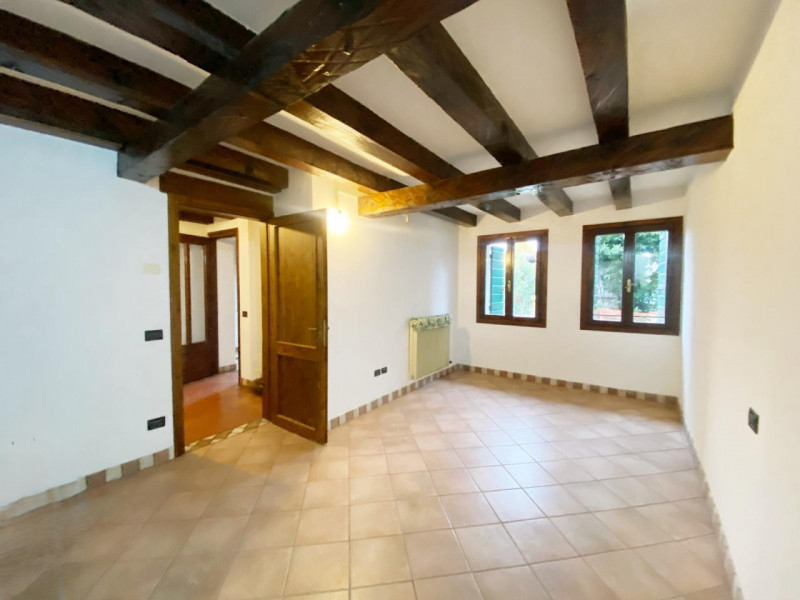 (Per INFO Mara 3481536890) A Carbonera, località Vascon, proponiamo in vendita questa porzione ce...