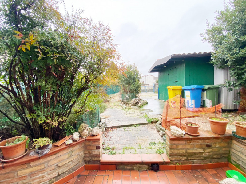 (Per INFO Mara 3481536890) A Carbonera, località Vascon, proponiamo in vendita questa porzione ce...