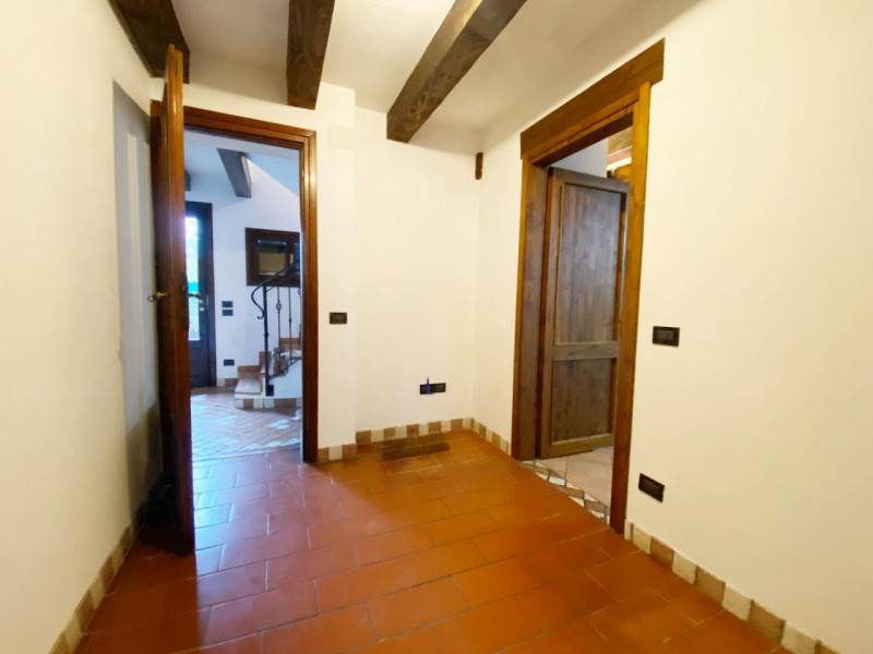 (Per INFO Mara 3481536890) A Carbonera, località Vascon, proponiamo in vendita questa porzione ce...