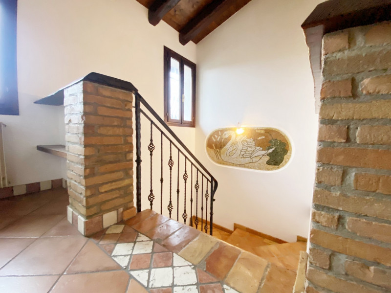 (Per INFO Mara 3481536890) A Carbonera, in località Vascon, proponiamo in vendita questa porzione...