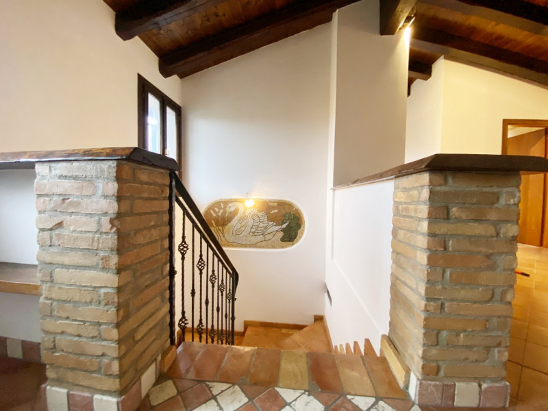 (Per INFO Mara 3481536890) A Carbonera, località Vascon, proponiamo in vendita questa porzione ce...