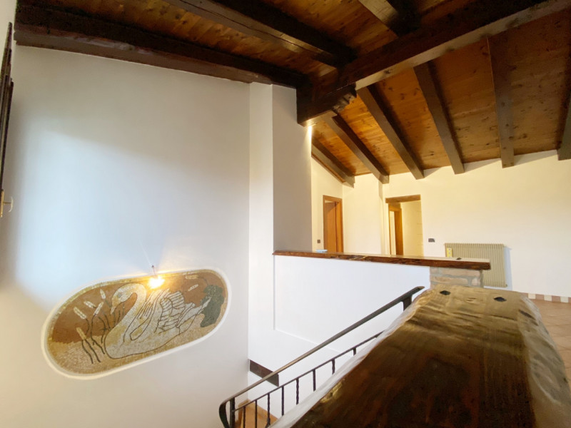 (Per INFO Mara 3481536890) A Carbonera, località Vascon, proponiamo in vendita questa porzione ce...