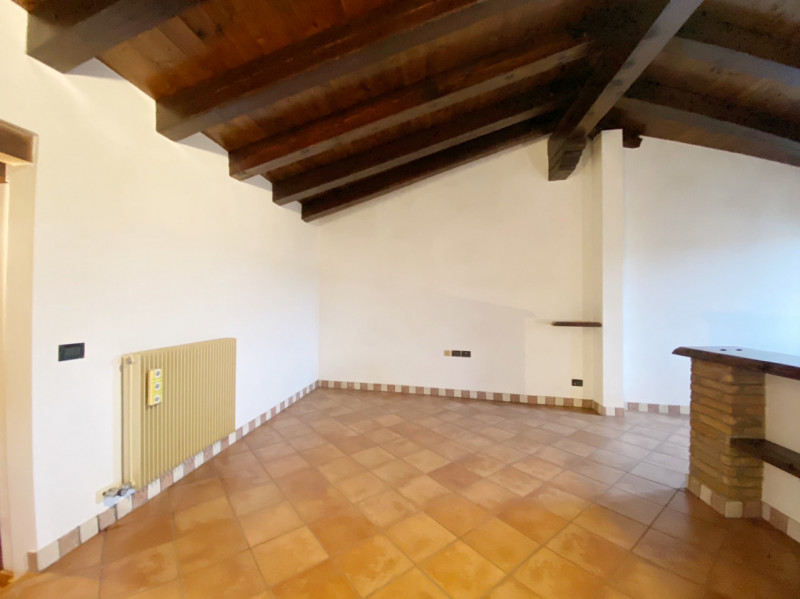 (Per INFO Mara 3481536890) A Carbonera, località Vascon, proponiamo in vendita questa porzione ce...