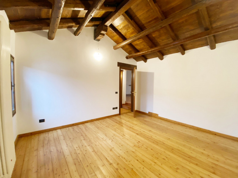 (Per INFO Mara 3481536890) A Carbonera, località Vascon, proponiamo in vendita questa porzione ce...