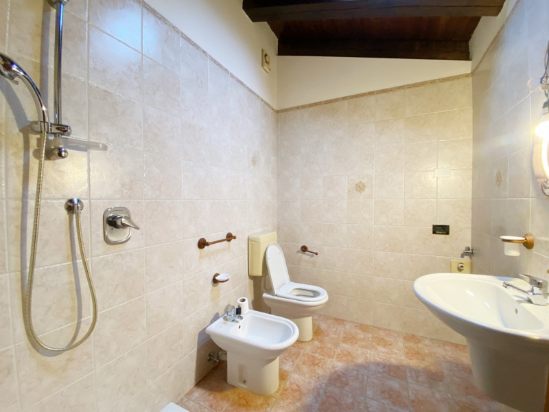 (Per INFO Mara 3481536890) A Carbonera, località Vascon, proponiamo in vendita questa porzione ce...