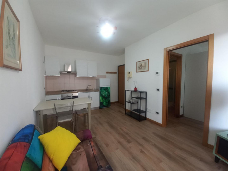 VICENZA-ZONA CATTANE: IN LOCAZIONE MINI APPARTAMENTO ARREDATO CON AUTORIMESSA. CODICE 4589 EURO 5...
