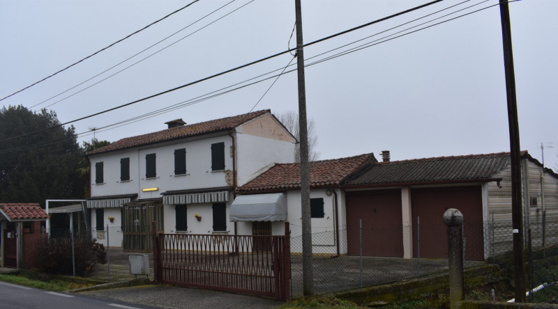 Scopri questa casa singola in esclusiva terratetto situata nelle vicinanze di Terrassa Padovana. ...