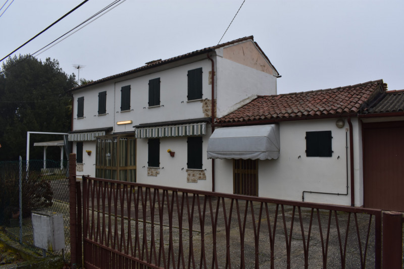 Scopri questa casa singola in esclusiva terratetto situata nelle vicinanze di Terrassa Padovana. ...