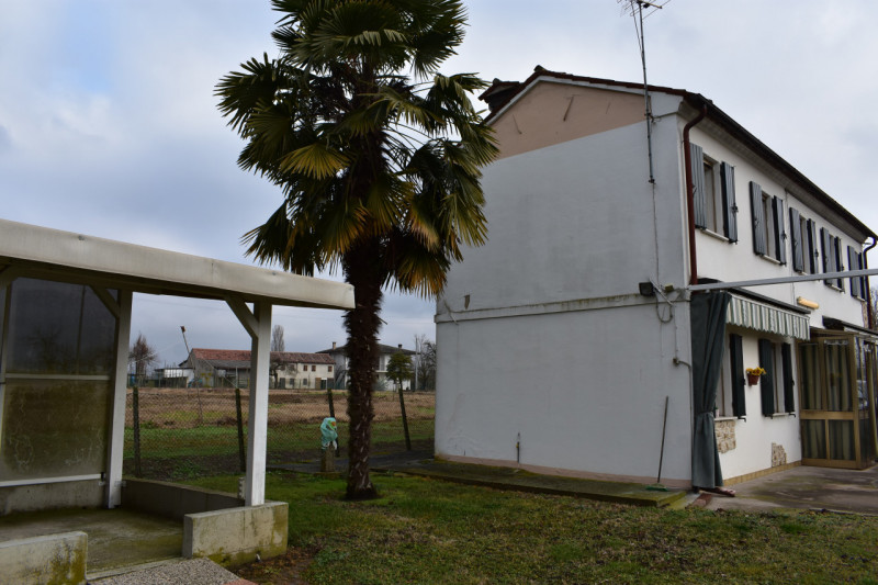 Scopri questa casa singola in esclusiva terratetto situata nelle vicinanze di Terrassa Padovana. ...