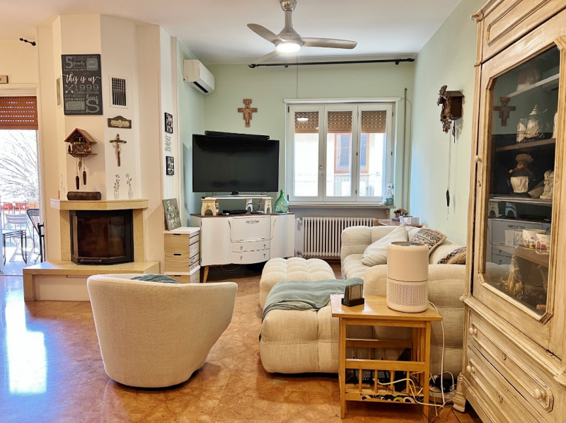 OTTIMO TRICAMERE BISERVIZI CON TAVERNA E GARAGE COLLEGATI, IN VENDITA A VICENZA QUARTIERE PISCINE...