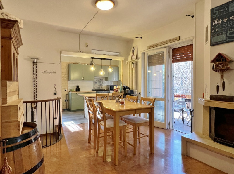 OTTIMO TRICAMERE BISERVIZI CON TAVERNA E GARAGE COLLEGATI, IN VENDITA A VICENZA QUARTIERE PISCINE...