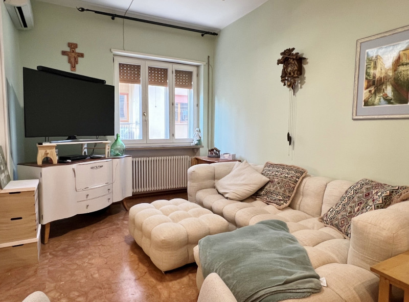 OTTIMO TRICAMERE BISERVIZI CON TAVERNA E GARAGE COLLEGATI, IN VENDITA A VICENZA QUARTIERE PISCINE...