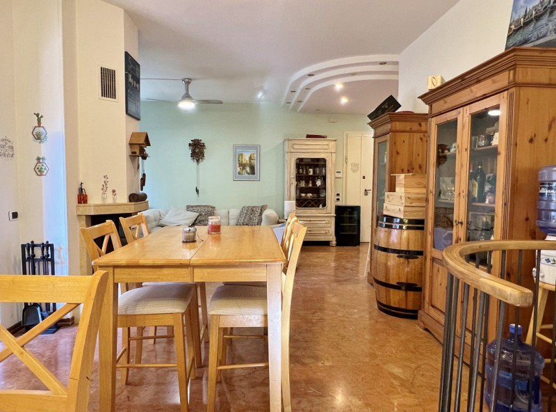 OTTIMO TRICAMERE BISERVIZI CON TAVERNA E GARAGE COLLEGATI, IN VENDITA A VICENZA QUARTIERE PISCINE...