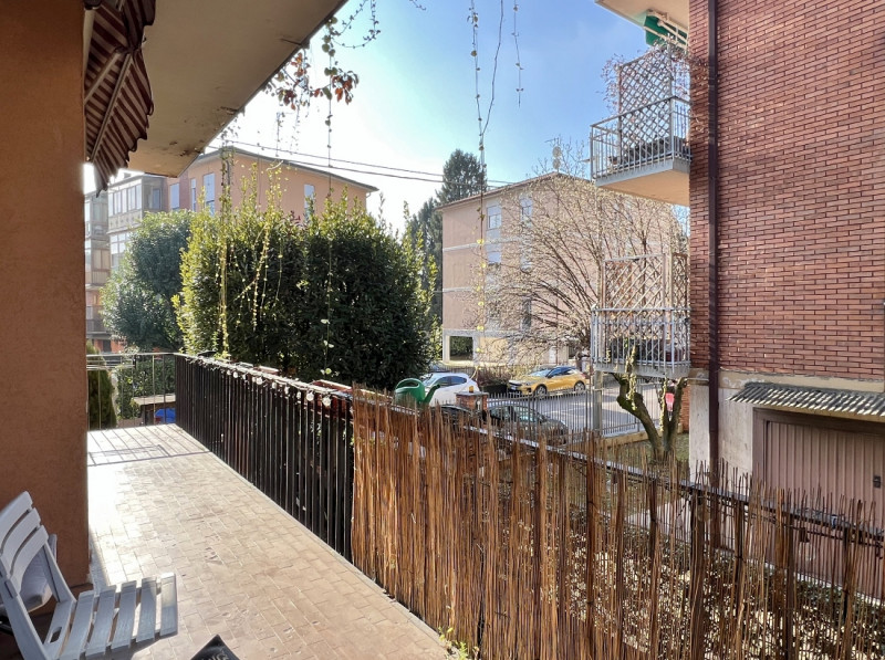 OTTIMO TRICAMERE BISERVIZI CON TAVERNA E GARAGE COLLEGATI, IN VENDITA A VICENZA QUARTIERE PISCINE...