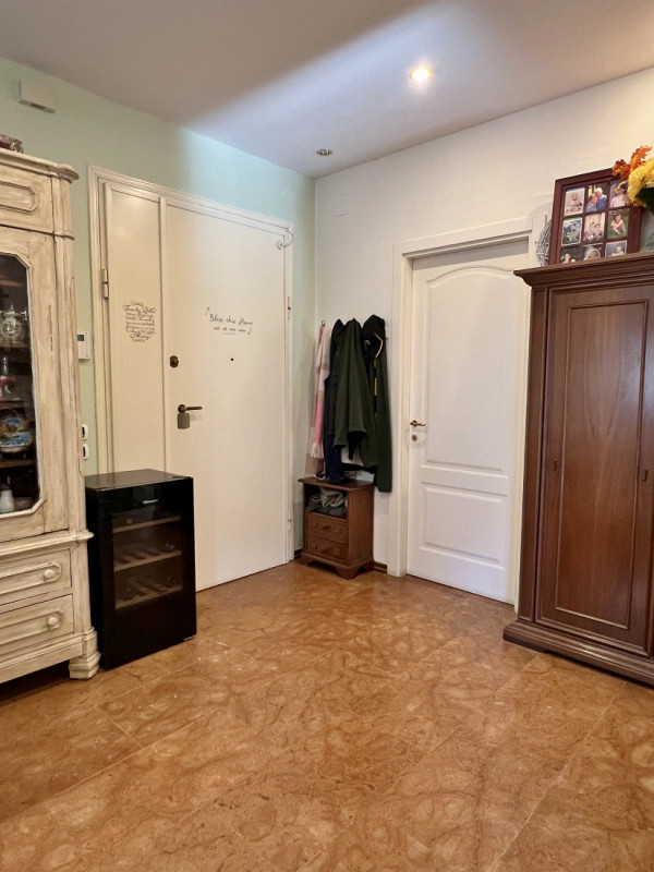 OTTIMO TRICAMERE BISERVIZI CON TAVERNA E GARAGE COLLEGATI, IN VENDITA A VICENZA QUARTIERE PISCINE...