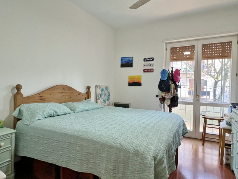 OTTIMO TRICAMERE BISERVIZI CON TAVERNA E GARAGE COLLEGATI, IN VENDITA A VICENZA QUARTIERE PISCINE...