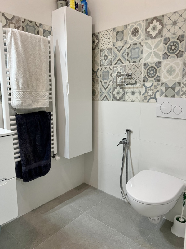 OTTIMO TRICAMERE BISERVIZI CON TAVERNA E GARAGE COLLEGATI, IN VENDITA A VICENZA QUARTIERE PISCINE...