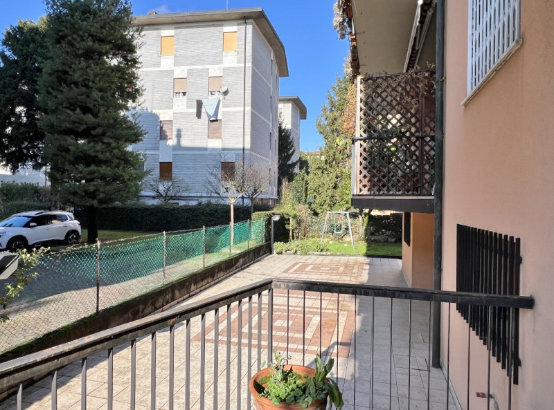 OTTIMO TRICAMERE BISERVIZI CON TAVERNA E GARAGE COLLEGATI, IN VENDITA A VICENZA QUARTIERE PISCINE...