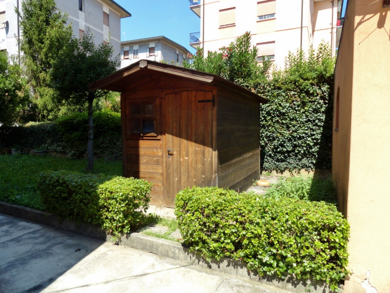 OTTIMO TRICAMERE BISERVIZI CON TAVERNA E GARAGE COLLEGATI, IN VENDITA A VICENZA QUARTIERE PISCINE...