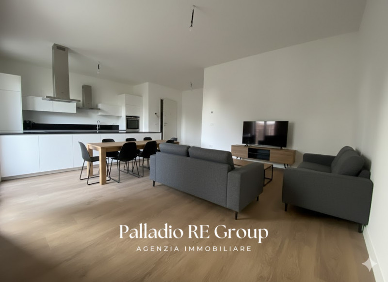 Vicenza città Nella zona della città dietro Istituto Rossi : 3 Camere doppi servizi , Garage e Po...