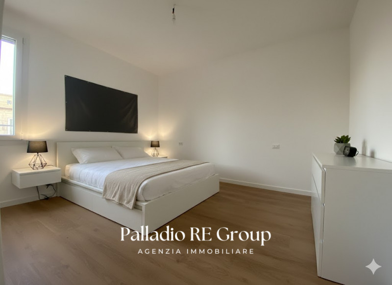 Vicenza città Nella zona della città dietro Istituto Rossi : 3 Camere doppi servizi , Garage e Po...