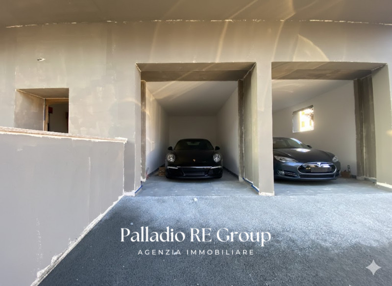 Vicenza città Nella zona della città dietro Istituto Rossi : 3 Camere doppi servizi , Garage e Po...