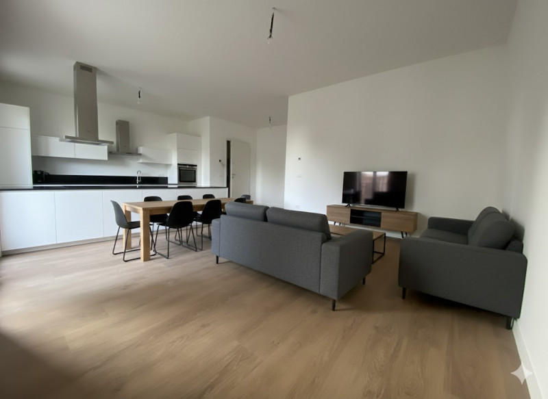 Vicenza città Nella zona della città dietro Istituto Rossi : 3 Camere doppi servizi , Garage e Po...