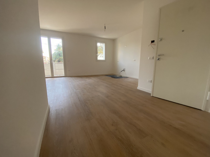 Vicenza città Nella zona della città dietro Istituto Rossi : 3 Camere doppi servizi , Garage e Po...