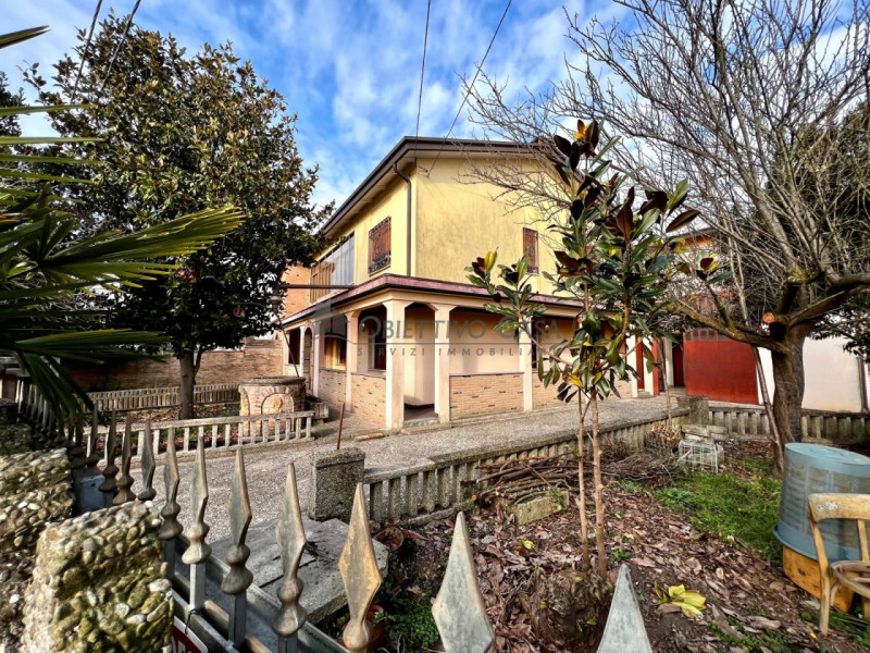 Ampia Porzione di Bifamiliare con 1800mq di Scoperto – Indipendenza e Versatilità 

Se cerchi la ...