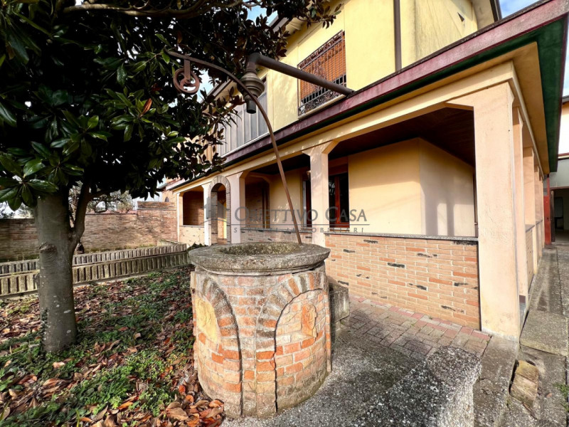 Ampia Porzione di Bifamiliare con 1800mq di Scoperto – Indipendenza e Versatilità 

Se cerchi la ...