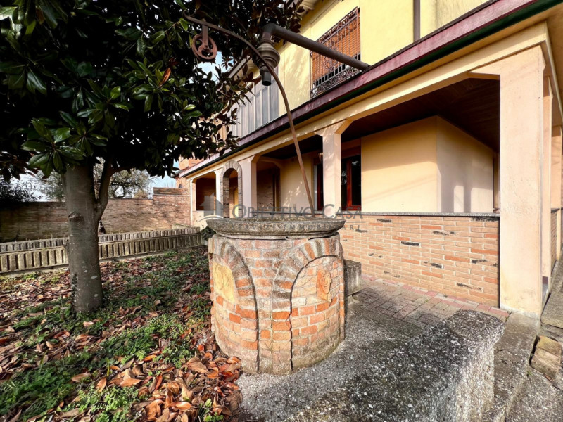 Ampia Porzione di Bifamiliare con 1800mq di Scoperto – Indipendenza e Versatilità 

Se cerchi la ...