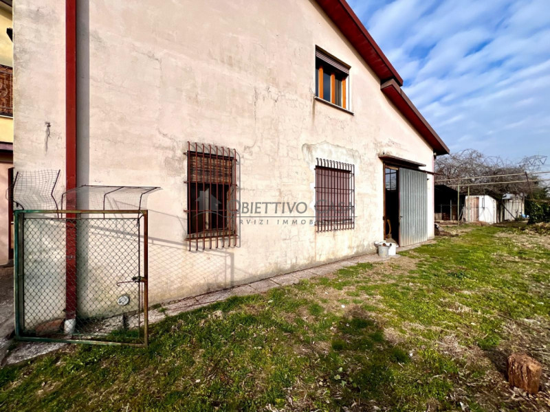 SPS209 - Sant'Angelo di Piove di Sacco - Proponiamo in vendita una porzione di bifamiliare caratt...